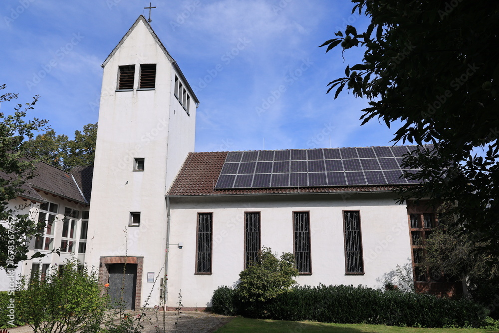 Blick auf die evangelische Mirjam Kirche im Zentrum von Drensteinfurt im Münsterland