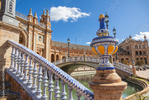 Zwei Bogenbrücken Sevilla Königspalast