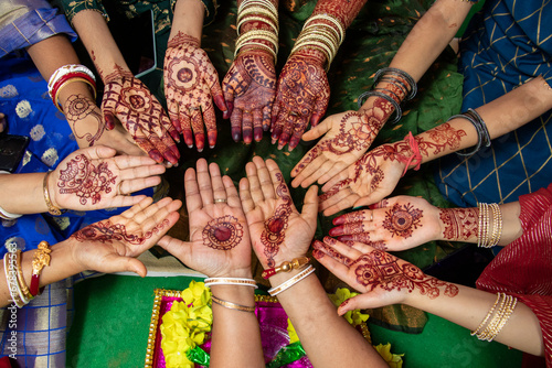 Multiple hand indian design. Bridal mehndi, Mehndi party, Mehndi design photos