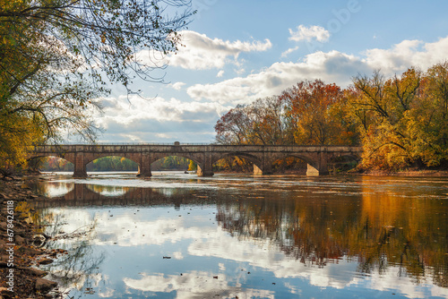 Foto Monocacy Aqueduct on the Chesapeake and Ohio Canal in autumn