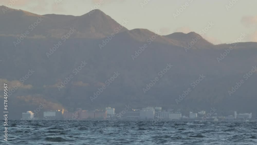 湖畔のリゾートホテル街風景 湖畔のリゾートホテル街風景