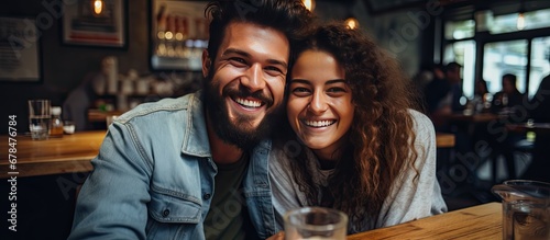 Photographie Young couple enjoying lunch at a burger pub taking a selfie with their phone Wee