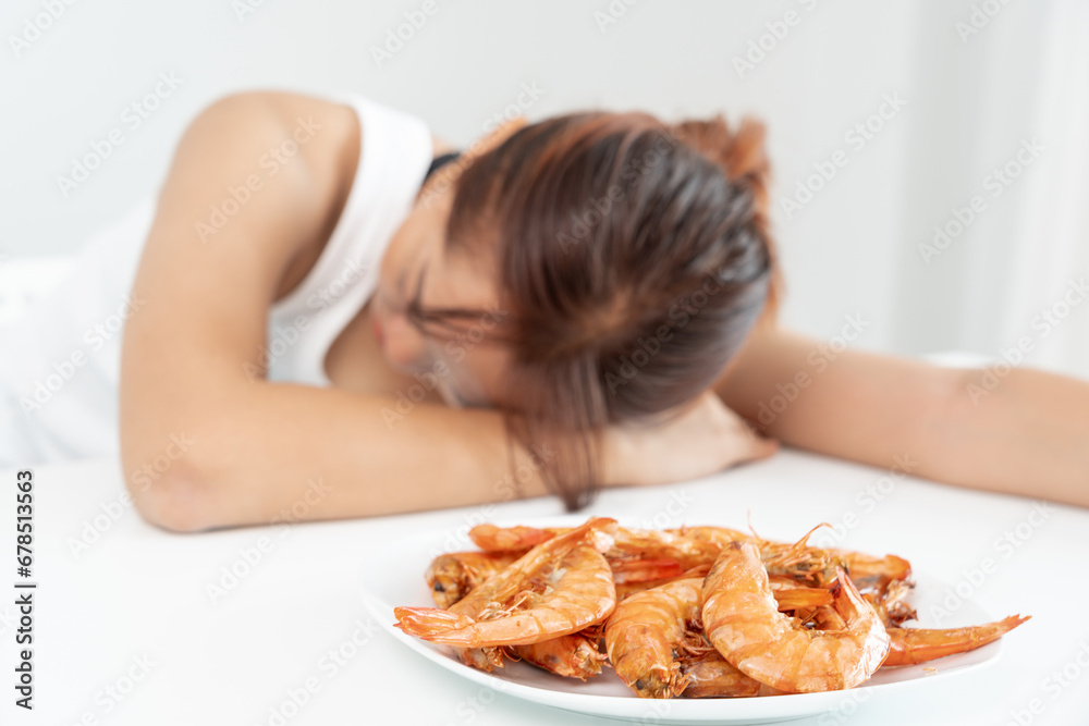 food allergies, women have reactions itching and redness after eating