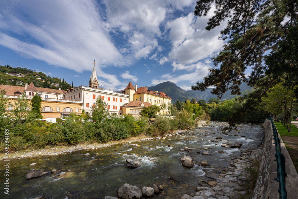 Meran in Südtirol Promenade - Italien und der Fluß Etsch