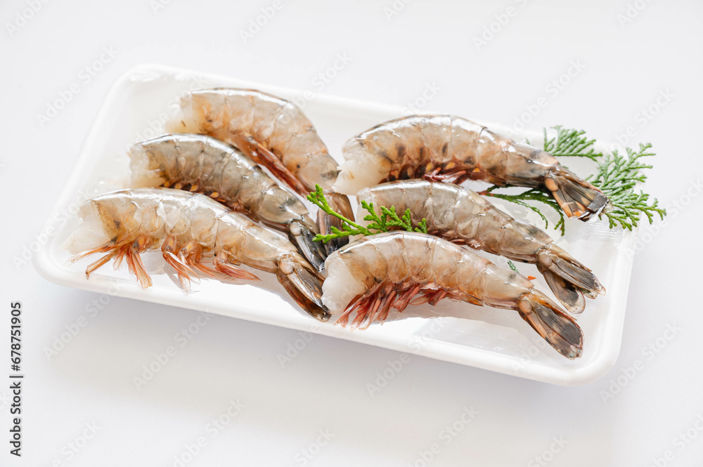 トレーに入ったブラックタイガー