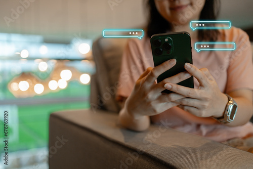 Фотография The concept of chatting and commenting on social media with friends on online platforms, commenting on posts to interact and express opinions together, chatting and sending messages on applications