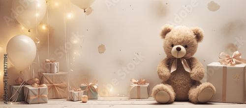 Osito de peluche sobre fondocon espacio vacio para texto, en tonos beiges y dorados con cajas de regalos y globos . concepto celebraciones, nacimiento, cumpleaños, san valentin