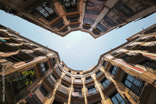 Canvastavla Nadir view picture of a circular building.