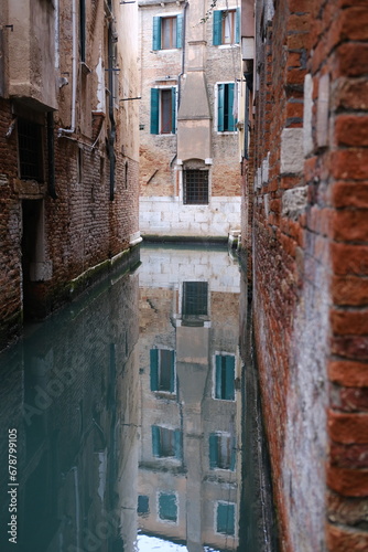 A view of some reflections in a small Canal. November 14th, 2023, Venice, Italy. © Yann Vernerie
