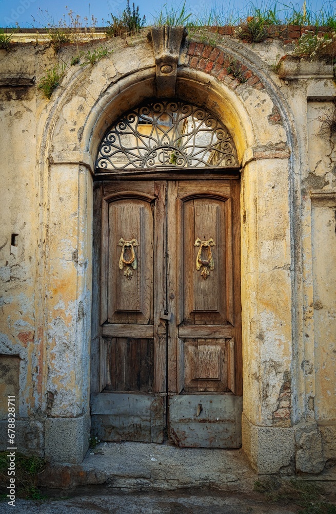 Fototapeta premium Ancient portal of an abandoned house