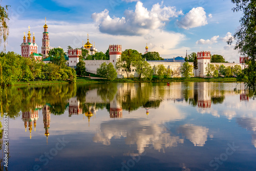 Novodevichy Convent  New maiden s monastery  reflected in pond  Moscow  Russia