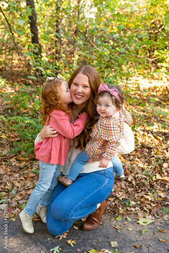 Fotografie mother and child in autumn park