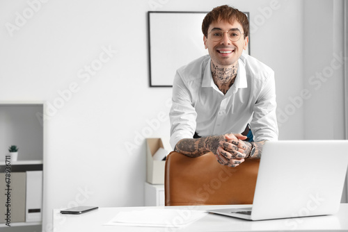 Young tattooed businessman ...
