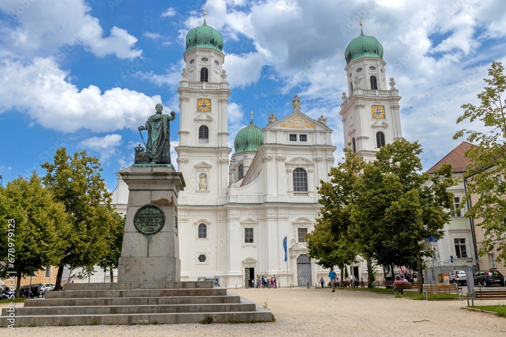 St. Stephan's Cathedral and Monument to King Maximilian I Joseph of Bavaria, Passau, Germany St. Stephan's Cathedral and Monument to King Maximilian I Joseph of Bavaria, Passau, Germany