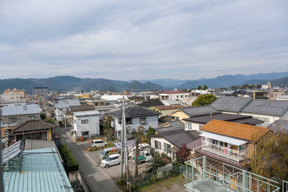 山に囲まれた沼田市の市街地