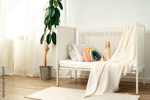 Fotografía White wooden baby crib in nursery room