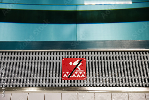 Schwimmbad Romanzen in einem Hallenbad in Muenchen am 15. November 2023.