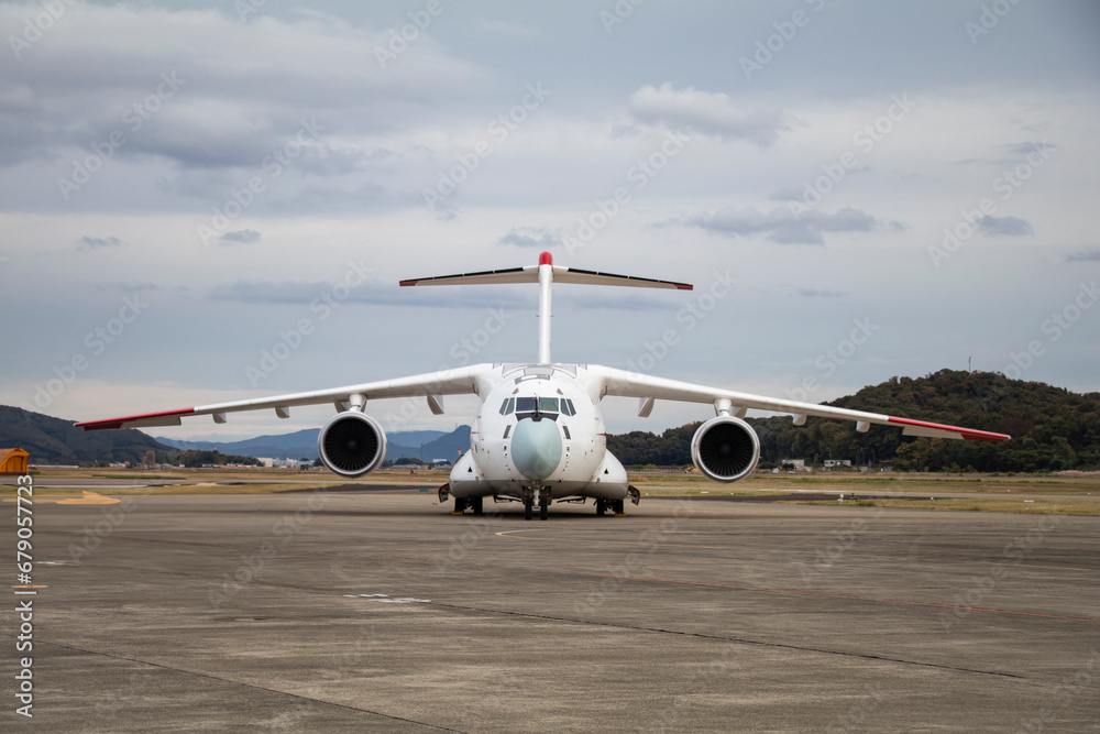 正面から見た輸送機 正面から見た輸送機