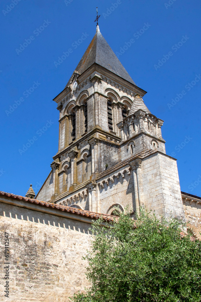 Nieul-sur-l'Autise. Clocher de l'abbaye Saint-Vincent. Vendée. Pays de la Loire