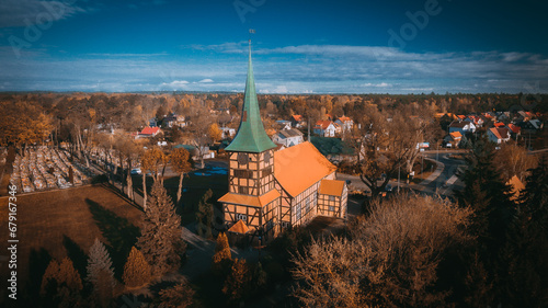 Kościół w Stegnie jesień dron