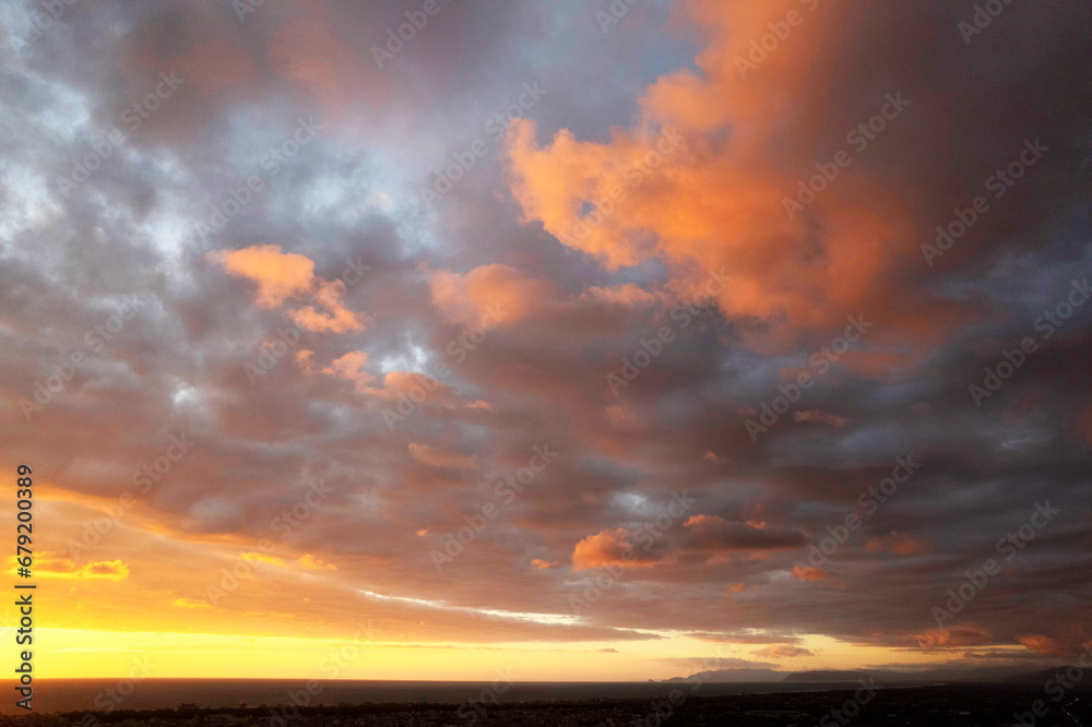 Fototapeta premium Photo shot of dark clouds during sunset