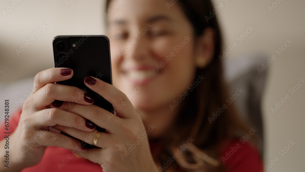 Close up of caucasian woman chatting on the mobile phone and laughing. Indoor. Copy Space
Close up of caucasian woman chatting on the mobile phone and laughing. Indoor. Copy Space