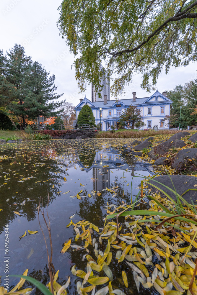 Obraz premium 北海道 札幌 中島公園 秋 紅葉 もみじ 池