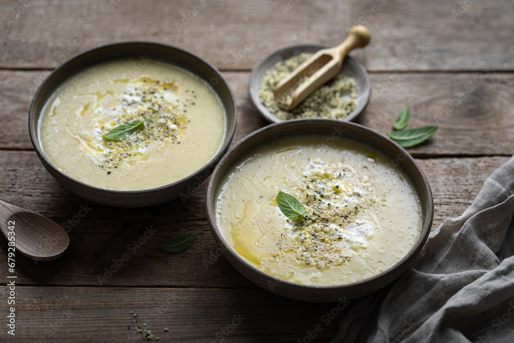 soupe velouté poireaux pomme de terre graines et crème soupe velouté poireaux pomme de terre graines et crème