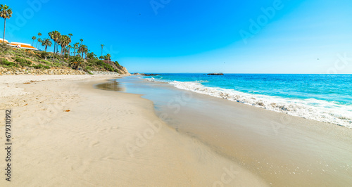 Fototapeta Naklejka Na Ścianę i Meble -  Sandy shore in Laguna Beach