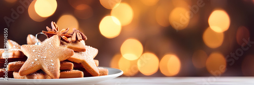 Ein Teller mit Plätzchen auf einem Tisch mit Bokeh Hintergrund, Weihnachten Banner photo