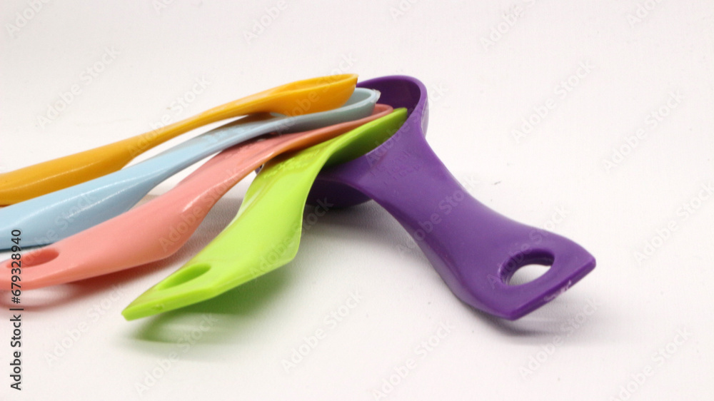 Measuring spoons in various colors Measuring spoons in various colors