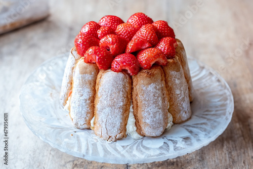 Pâtisserie charlotte aux fraises	
