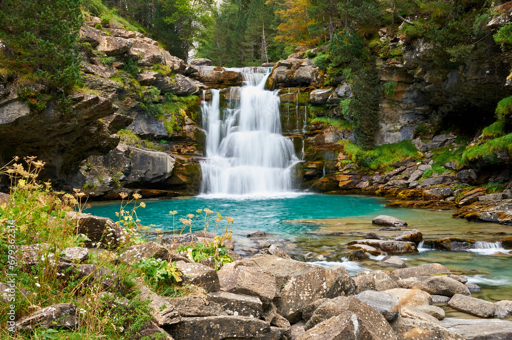 Obraz premium Gradas de Soaso waterfall, Ordesa Natural park