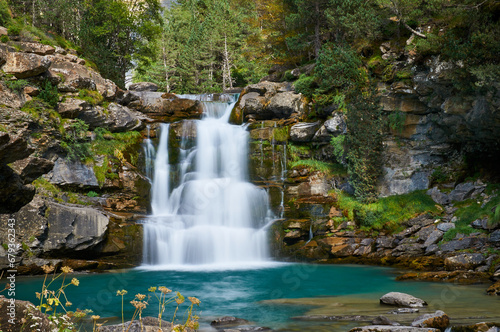Fototapeta Naklejka Na Ścianę i Meble -  Gradas de Soaso waterfall, Ordesa Natural park