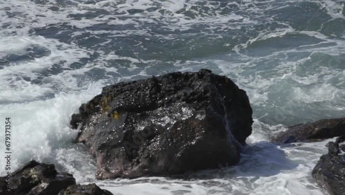 Slow motion wave crashing into rocks Maui Hawaii (ID: 679371354)
