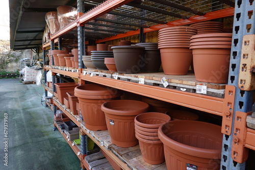 gardening store in the pots section. plastic pots for sale. pots for flowers © La Huertina De Toni