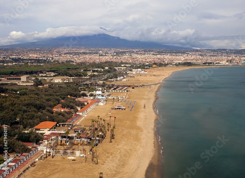 Veduta aerea della città di Catania con il vulcano Etna sullo sfondo 1326 photo