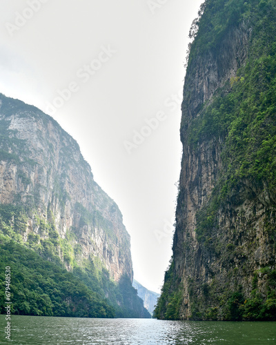 Cañón del Sumidero, Chiapas, Parque Nacional, RíoGrijalva, Pueblo Mágico, Chiapa de Corzo, Naturaleza, Aventura, México, ViajarFull, montañas photo