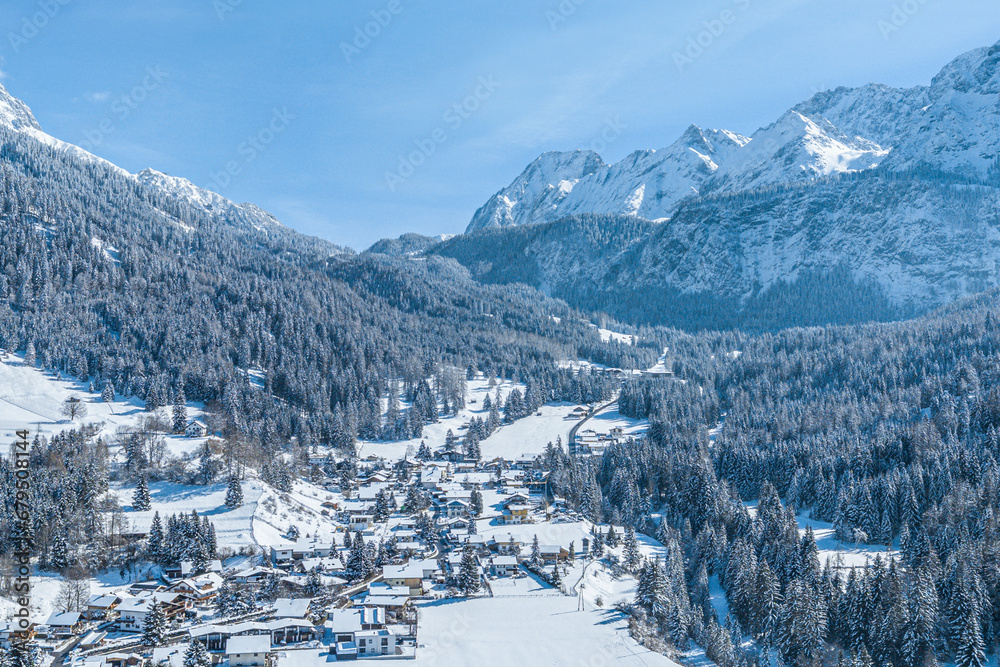Winterliches Ehrwald in Tirol, Blick in die Region Ehrwalder Alm