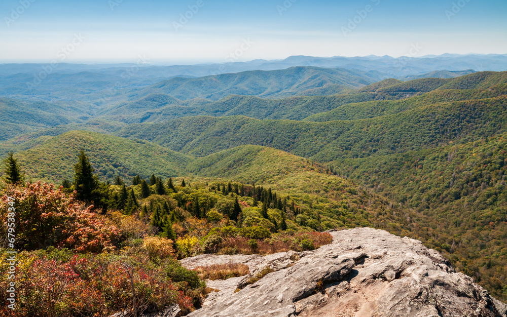 Naklejka premium Blue Ridge Parkway, Famous Road linking Shenandoah National Park to Great Smoky Mountains National Park