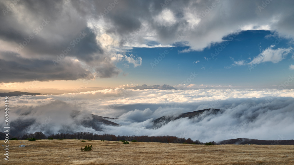 Un mare di nuvole tra i Valloni del Parco Nazionale della Maiella - Abruzzo