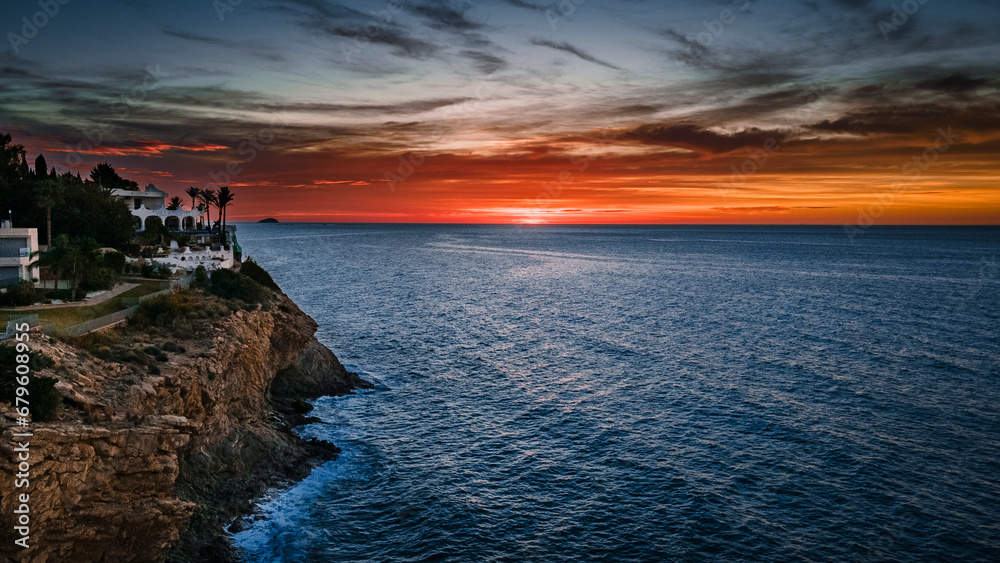 Sonnenuntergang Drohne, Spanisches Meer, Sonnenuntergang am Meer