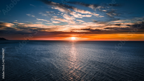 Drohnen Shot, Spanien - Spanisches Meer - Sonnenuntergang; photo