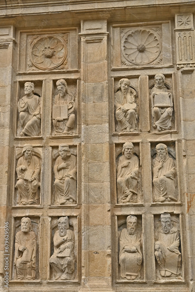 Santiago de Compostela, particolari della “Porta Santa“, detta anche la “Porta del Perdono” della Cattedrale - Galizia, Spagna