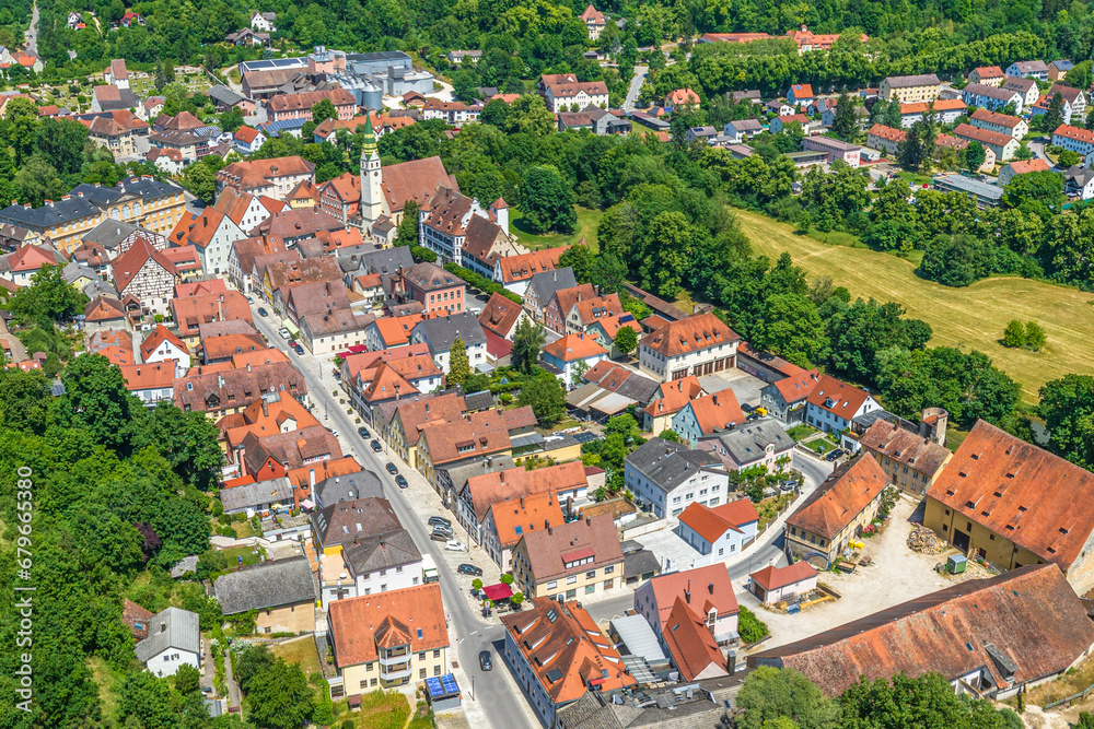 Die historische Altstadt von Pappenheim an der Altmühl in Mittelfranken von oben
