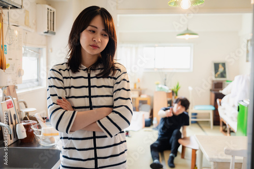 Canvastavla 家で喧嘩をする若い夫婦