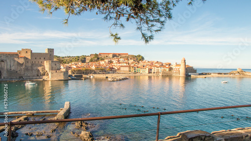 Panorama de l' Anse de la Baleta à Collioure (66190) dans les Pyrénées Orientales, France  photo