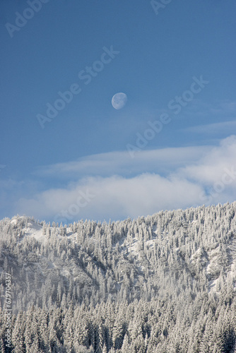 Sonniger Wintertag in den Schweizer Alpen - Mondspektakel 