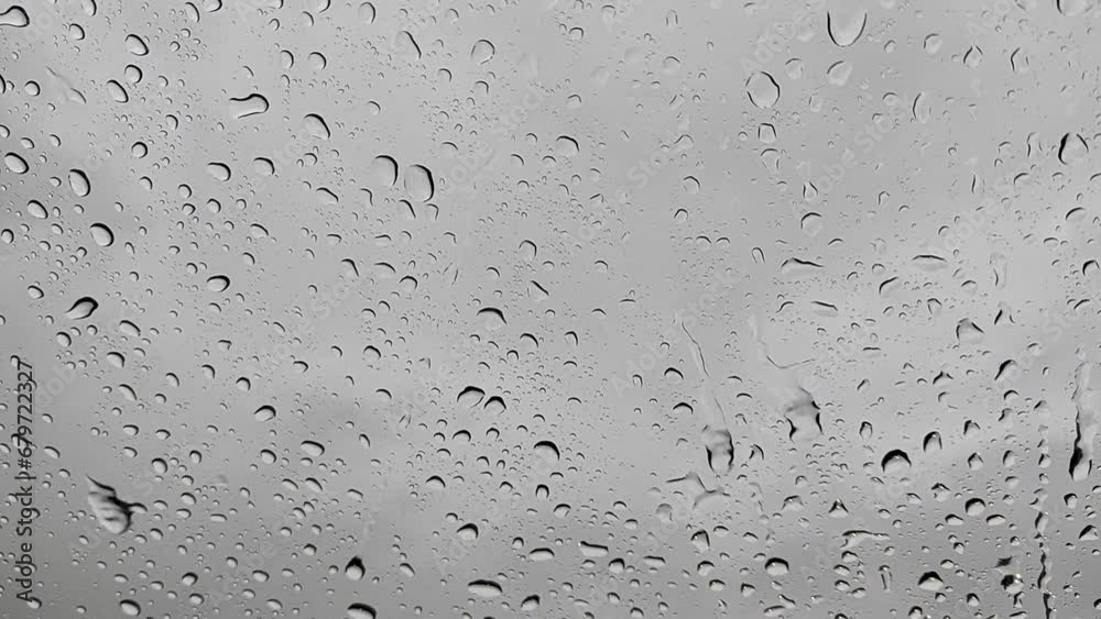 ガラスと雨の水滴 ガラスと雨の水滴