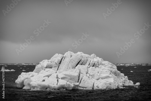 Iceberg - 7019 - B&W